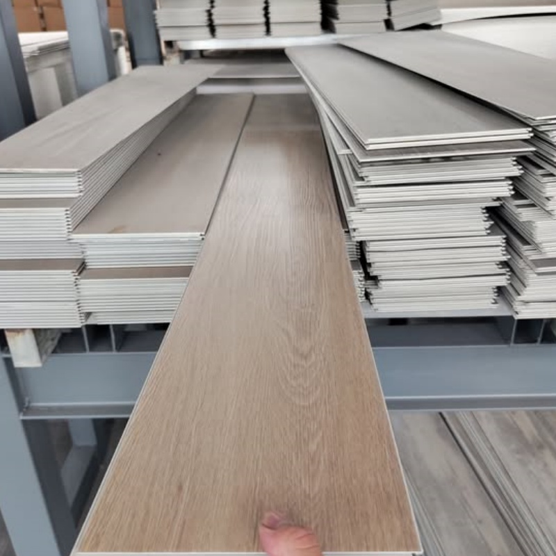 5mm Wooden Design Waterproof Fireproof Spc Click Vinyl Plank Flooring Rigid Core with 1.5mm IXPE Spc Flooring